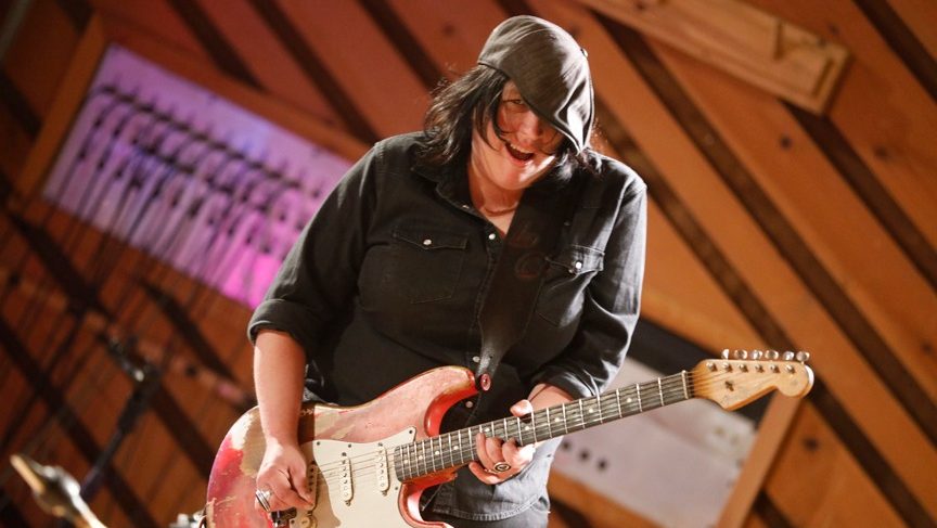 laura chavez med gitarr